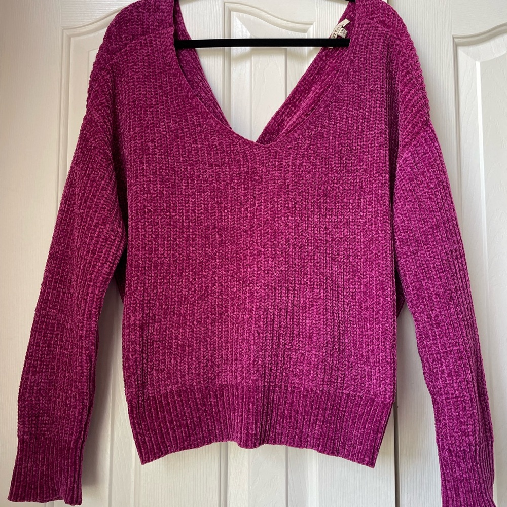 Open Back V-Neck Sweater in Fuchsia